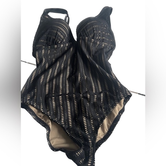 BAR III Plunging Crochet One-Piece Swimsuit Black Nude Lined Pull On New M - Picture 6 of 11